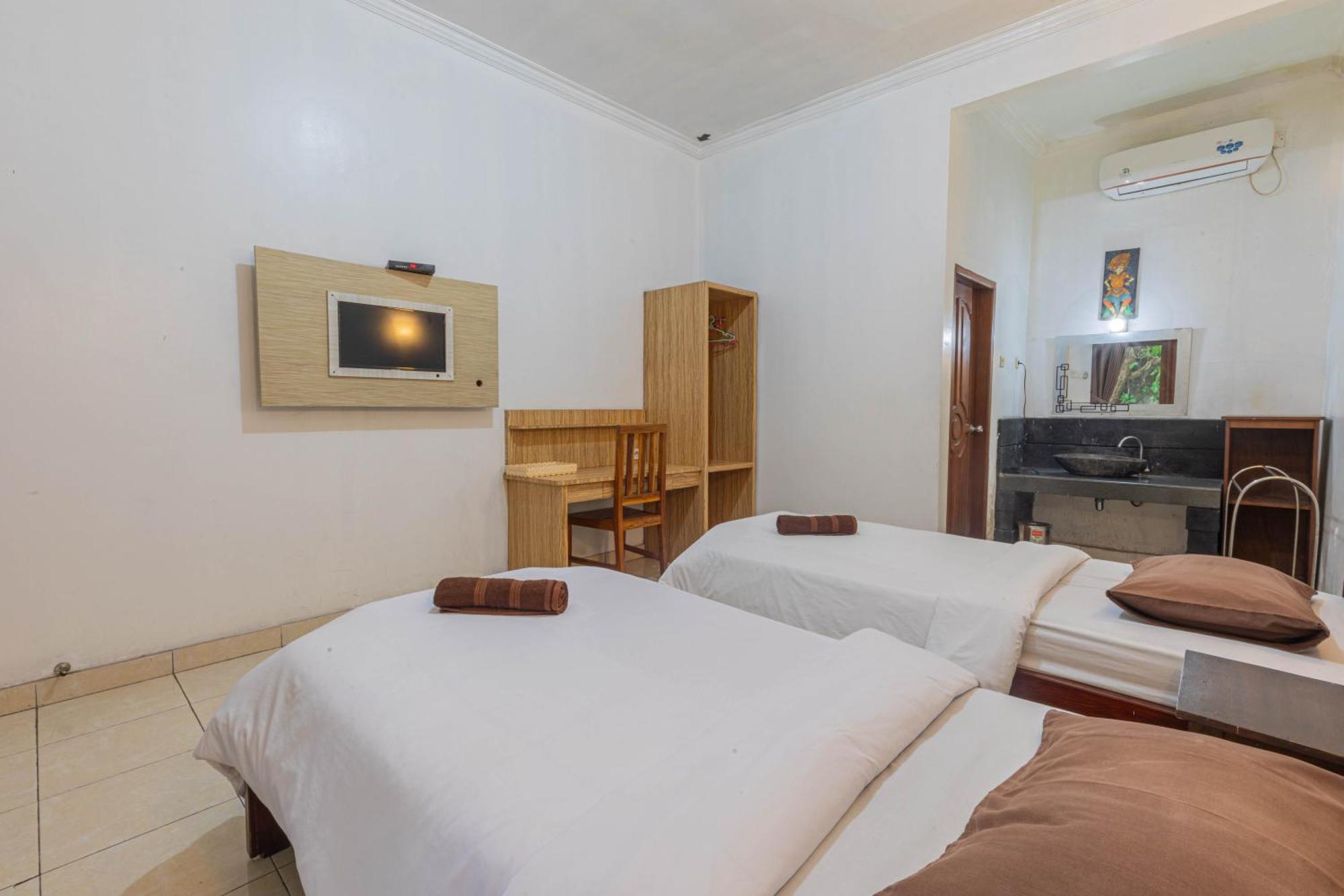 Transit Inn Senggigi Mangsit Exterior foto