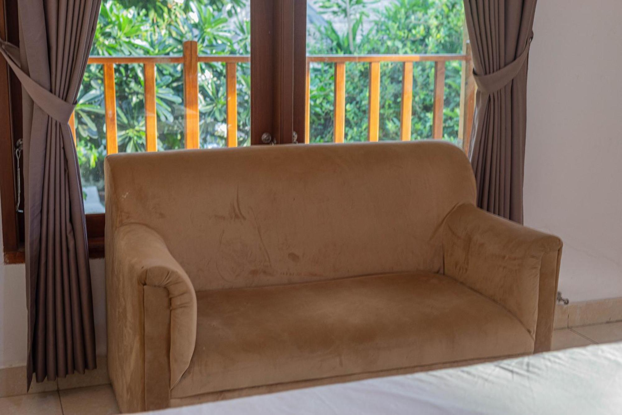 Transit Inn Senggigi Mangsit Exterior foto