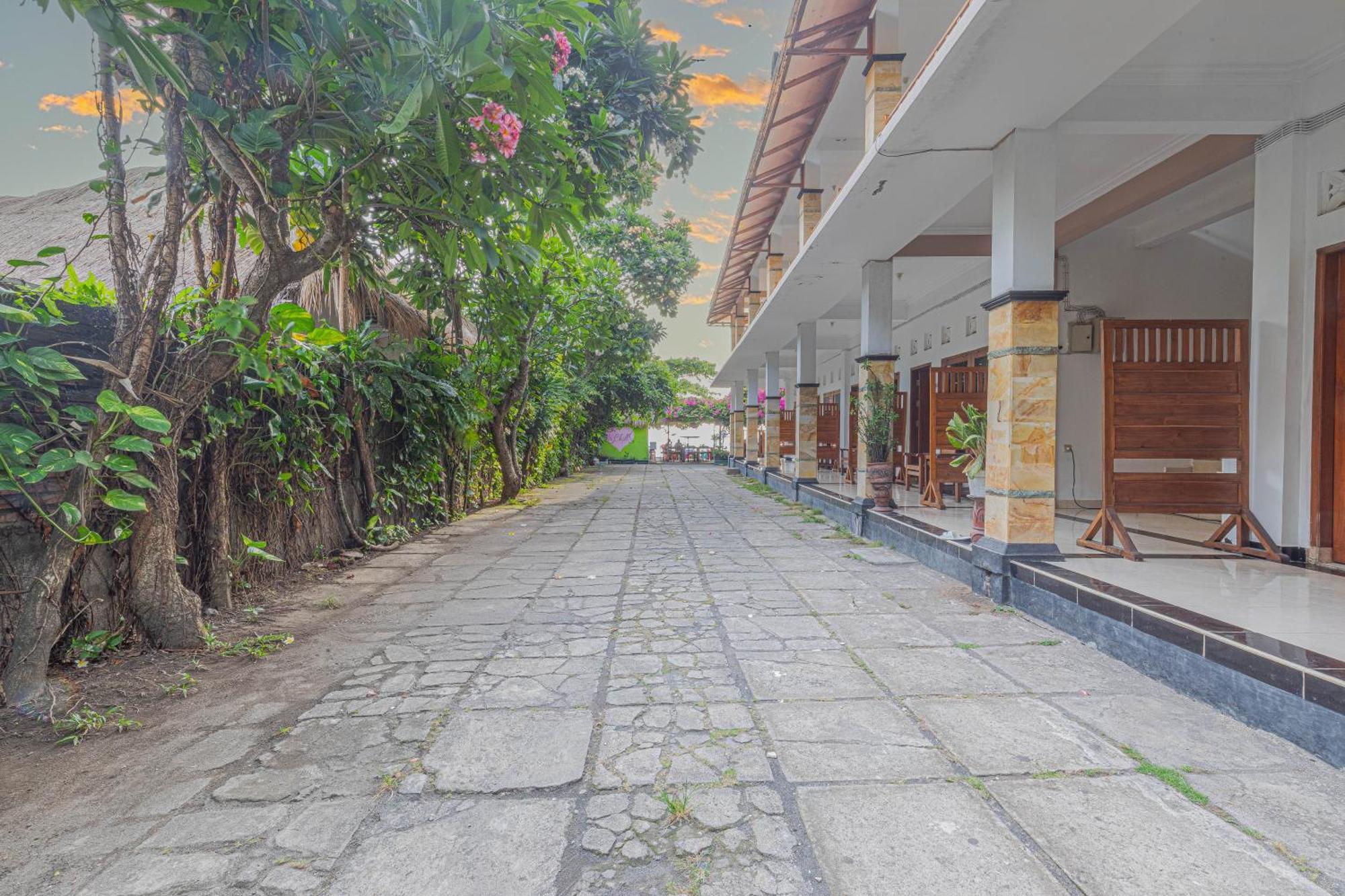 Transit Inn Senggigi Mangsit Exterior foto