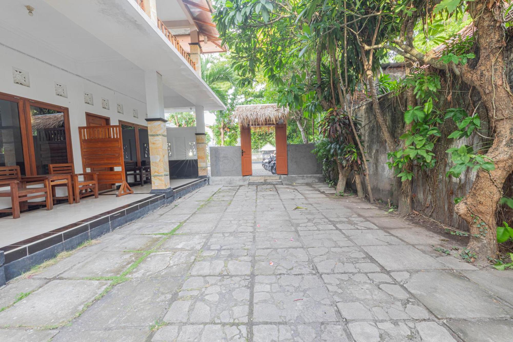 Transit Inn Senggigi Mangsit Exterior foto